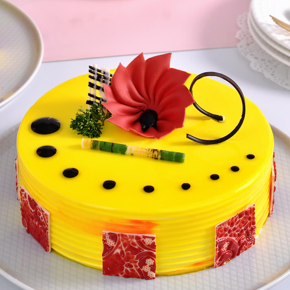 Make My Cake Professional Institute of Cake Making - Pineapple Cake in  Pineapple Shape🍍 Available at all our Outlets!! Order online on Zomato,  Swiggy & Make my cake App. Call 8208269553 ,